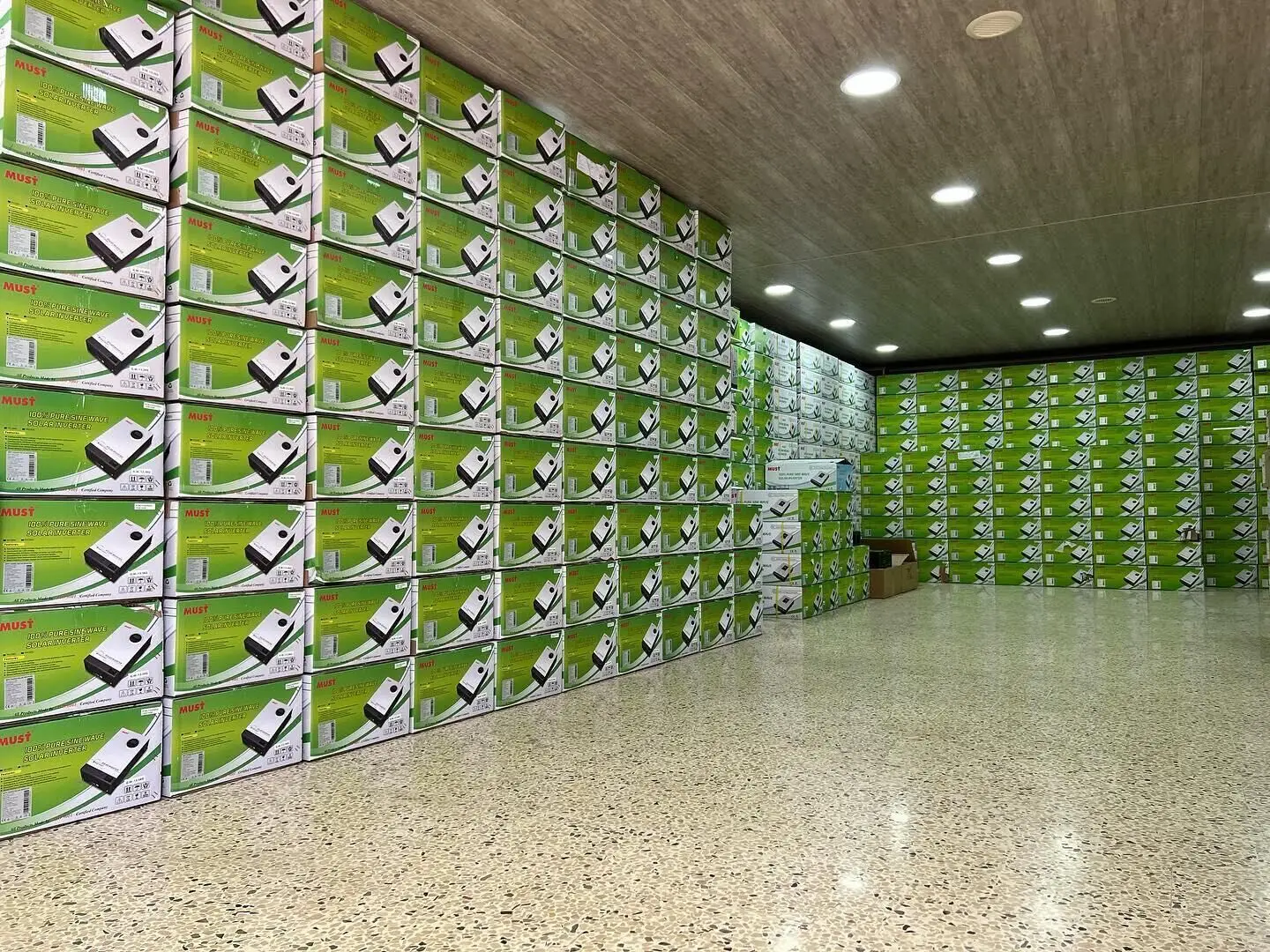 Hybrid Inverter 3kw 5.2kw 5.5kw Mppt Solar Inverter For Office And