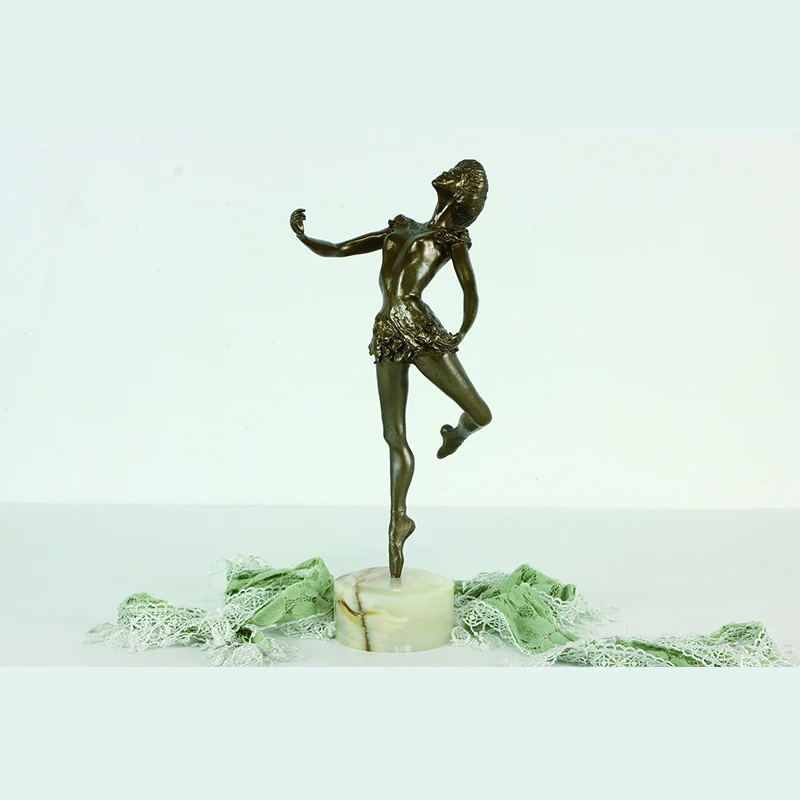 Hot sale Décoration de jardin Statue femme Bronze grandeur de vie Ange  Statue avec papillon - Chine Statue de labion en laiton et sculpture de  petite fille en bronze prix