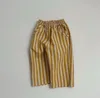 Pantaloni a righe verticali in velluto a coste giallo