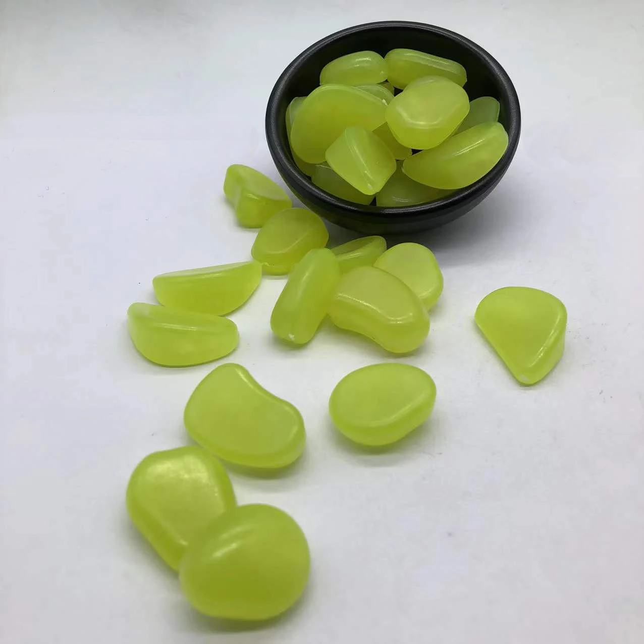 Luminous Stones Glowing in the Dark Lighting Cobbles for Garden Landscape Aquarium Decorations Paving Pebbles Fluorescent Stones