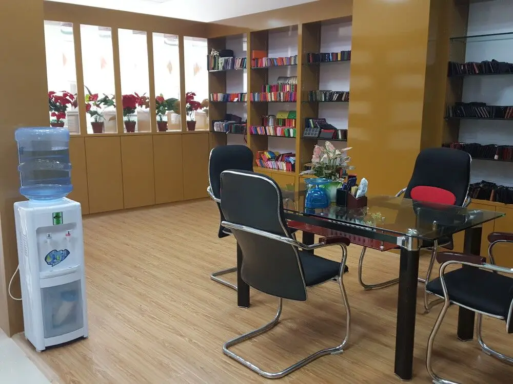 Guangzhou Denglinlu Leather Products Co., Ltd. 3
