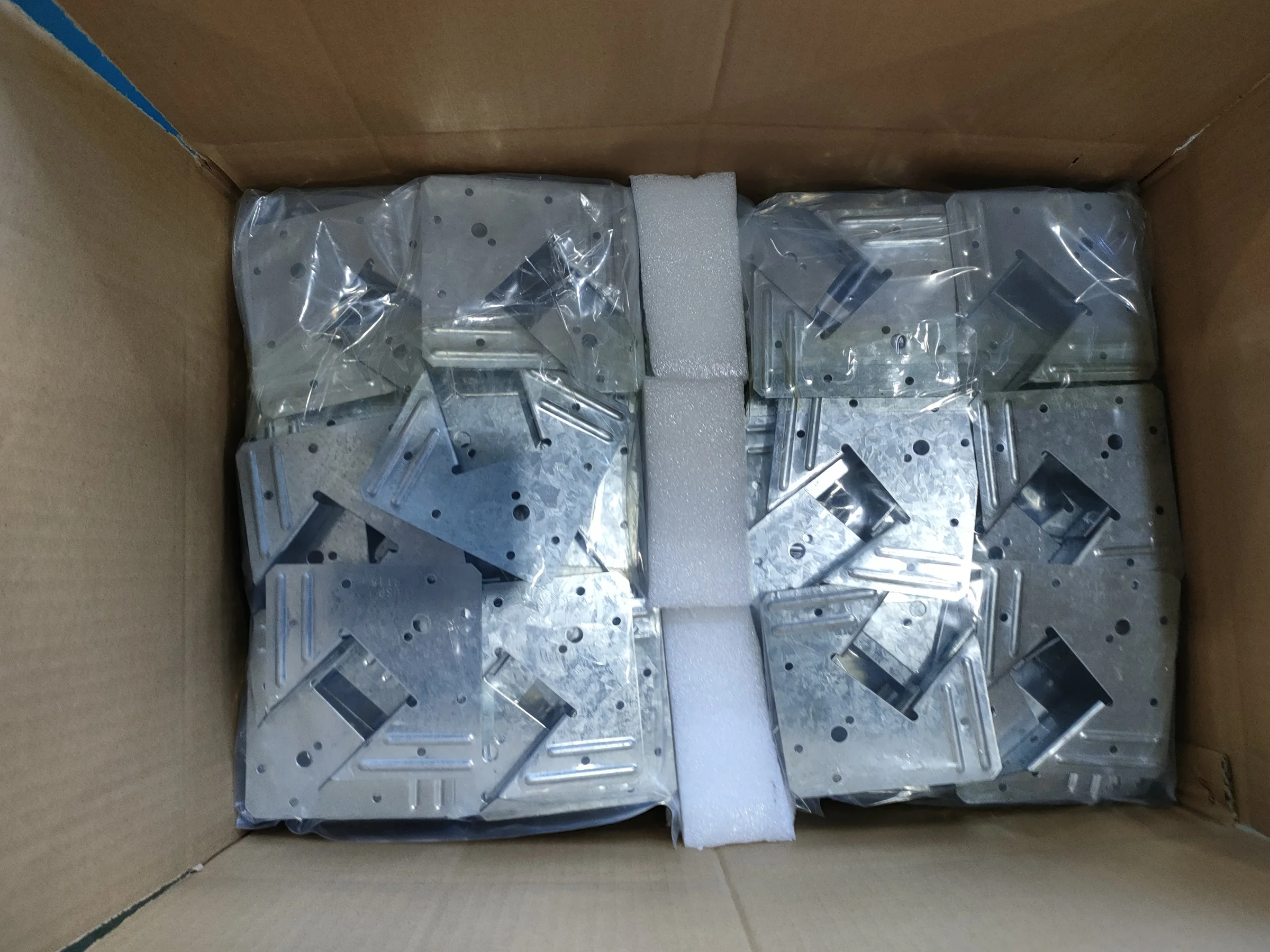 latest company news about Hurricane Cable Ties for Roof Truss Timber to Resist Strong Winds Galvanized Steel Joist Hanger to Rafter Connectors  0