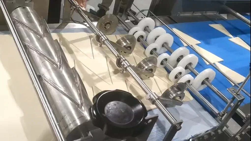 CE Certified 40g Frozen Croissant Crescent Rolls Shaping Machine ...