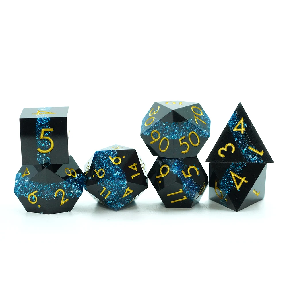 Conxunto de dados de resina azul con raias negras de alta calidade en forma poliédrica personalizada para venda ao por maior para Dungeons Dragons RPG número dourado