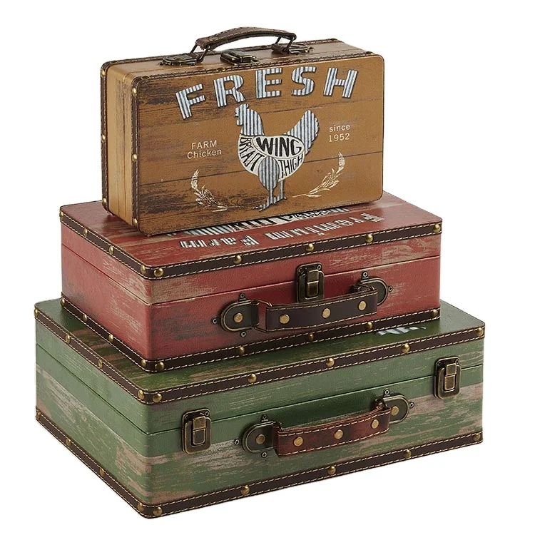 Старые деревянные чемоданы