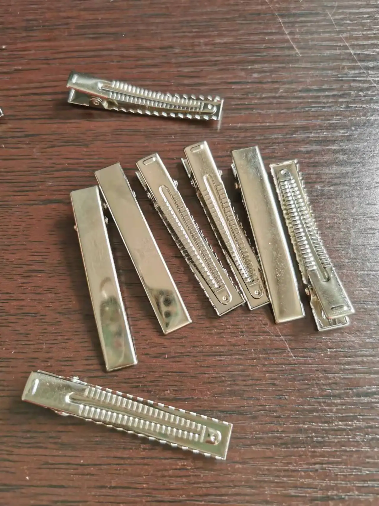 Оптовая продажа плоские металлические Пружинные зажимы для волос 60