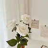 3 roses blanches