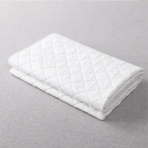 Queen Size TC50/50 Quilted Mattress Protector Cover with 200GSM Waterproof Hotel Fill Mahjong Style Mattress Pad