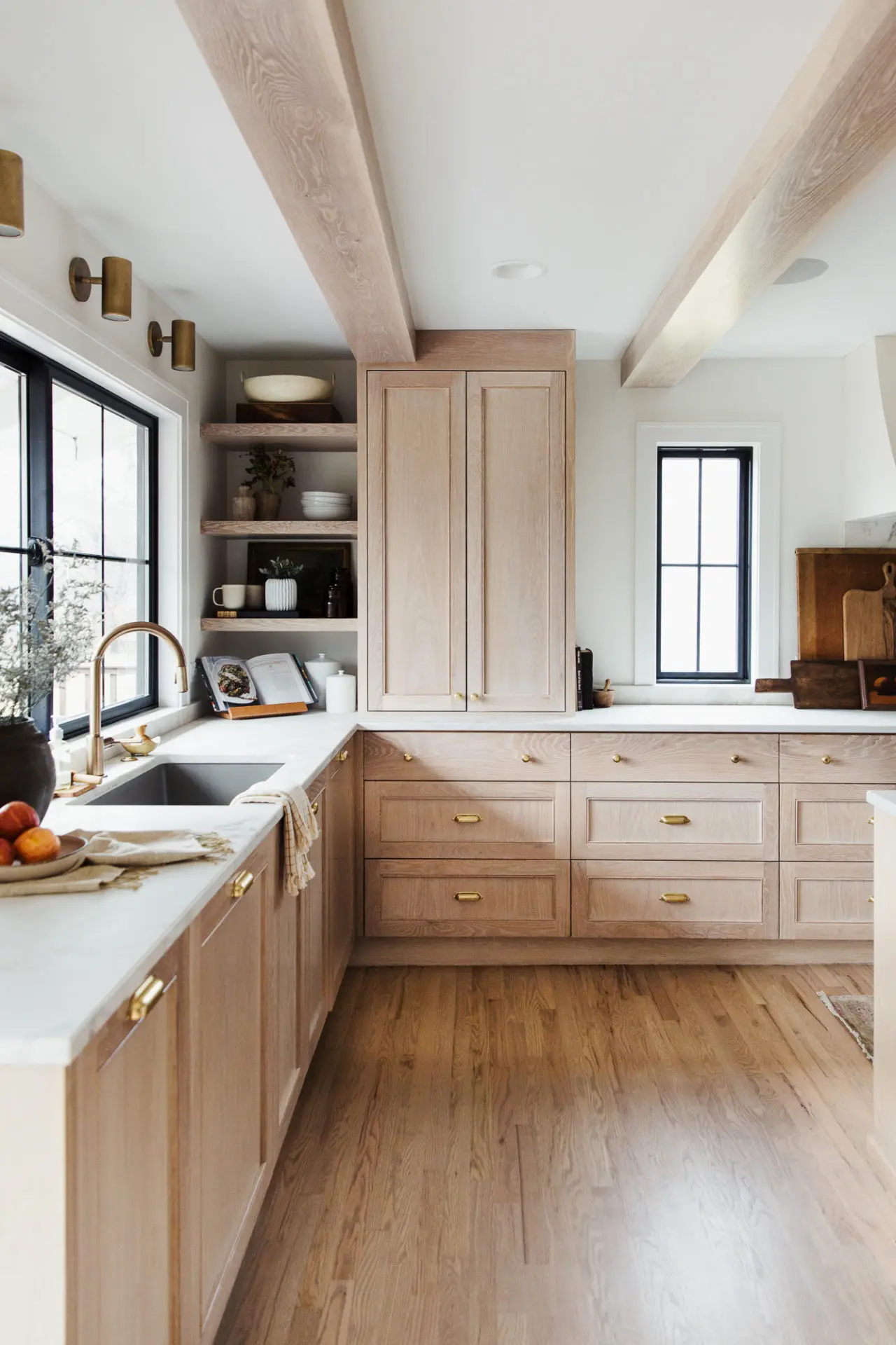 2025 Vermont New Customized Color Design Oak Cherry Solid Wood Kitchen Cabinets Contemporary Wooden Kitchen Cabinets for Indoor