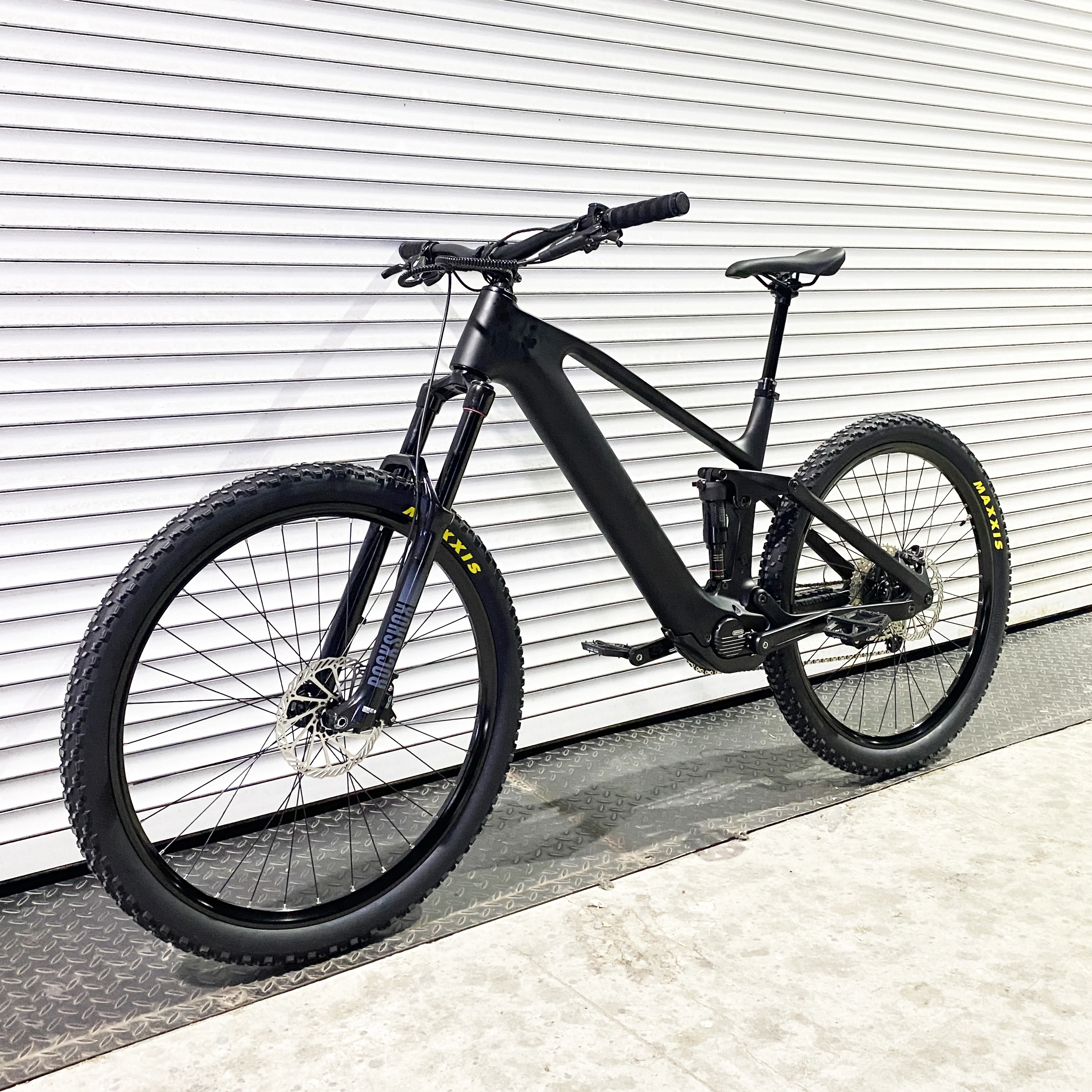FLOW M1用　ブラック　シート　EBIKE 運転免許なしで走れます、見た目はバイク風の電動アシストe-BIKE