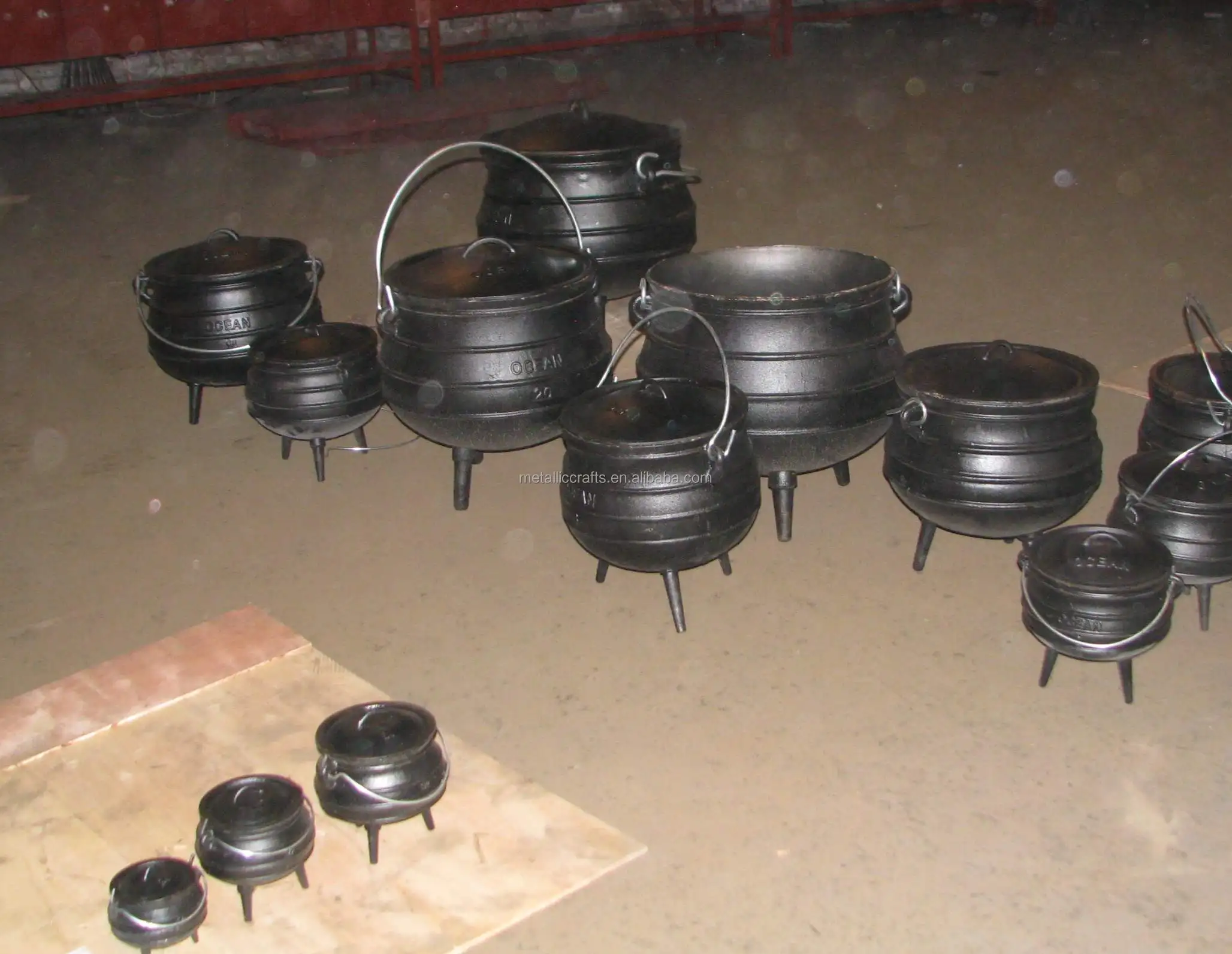 Cast Iron Cauldron Potjie Pot Size 1/2 Cast-iron Lodge Pots and