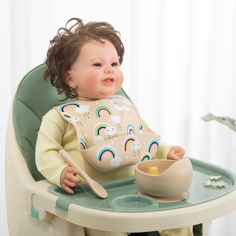 Customizable simple khaki silicone baby feeding set bib spoon bowl three-piece set Easy to clean details