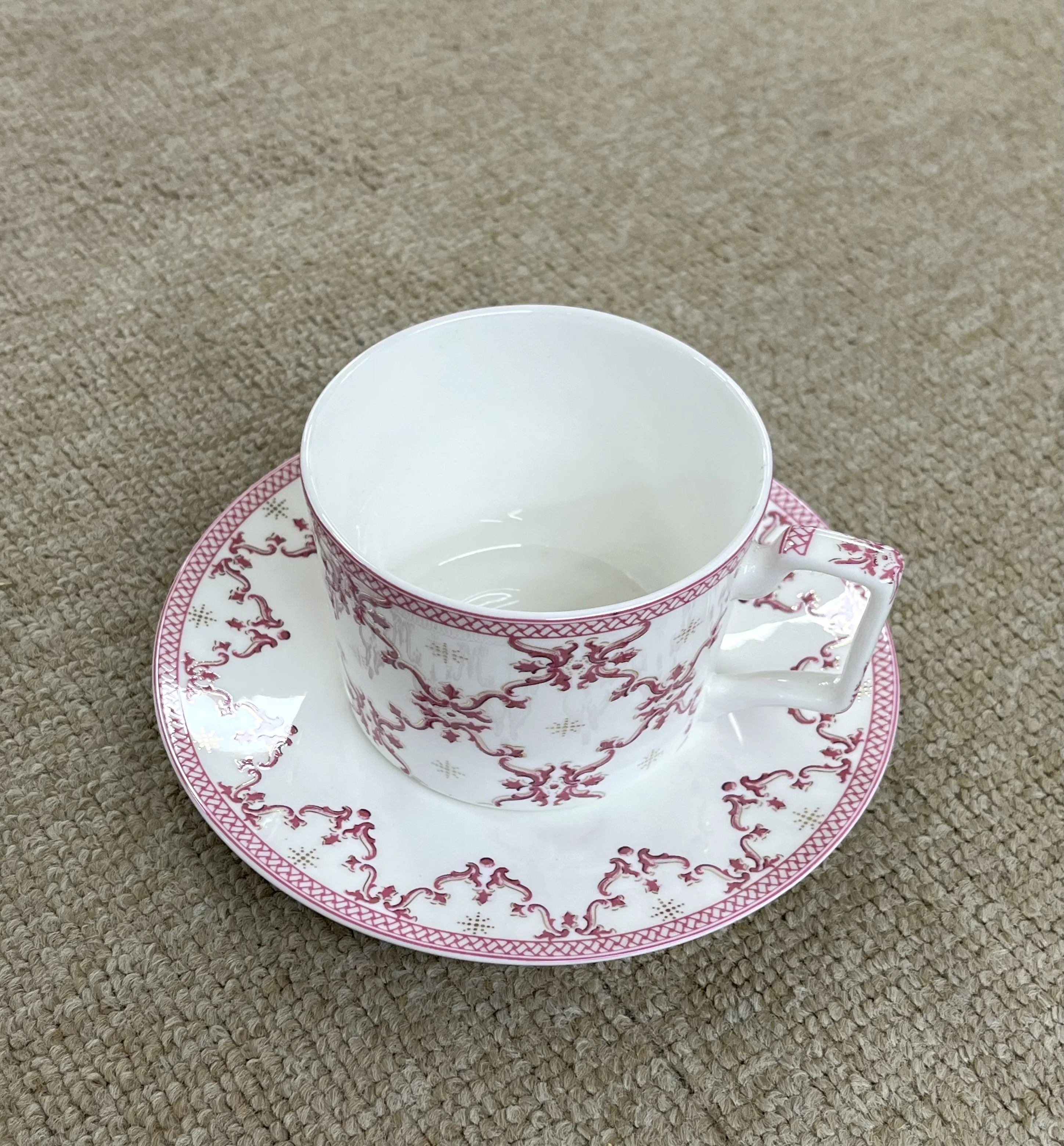 TAOHUI 220cc Carnival Pink Fine Porcelain Coffee Cup and Saucer