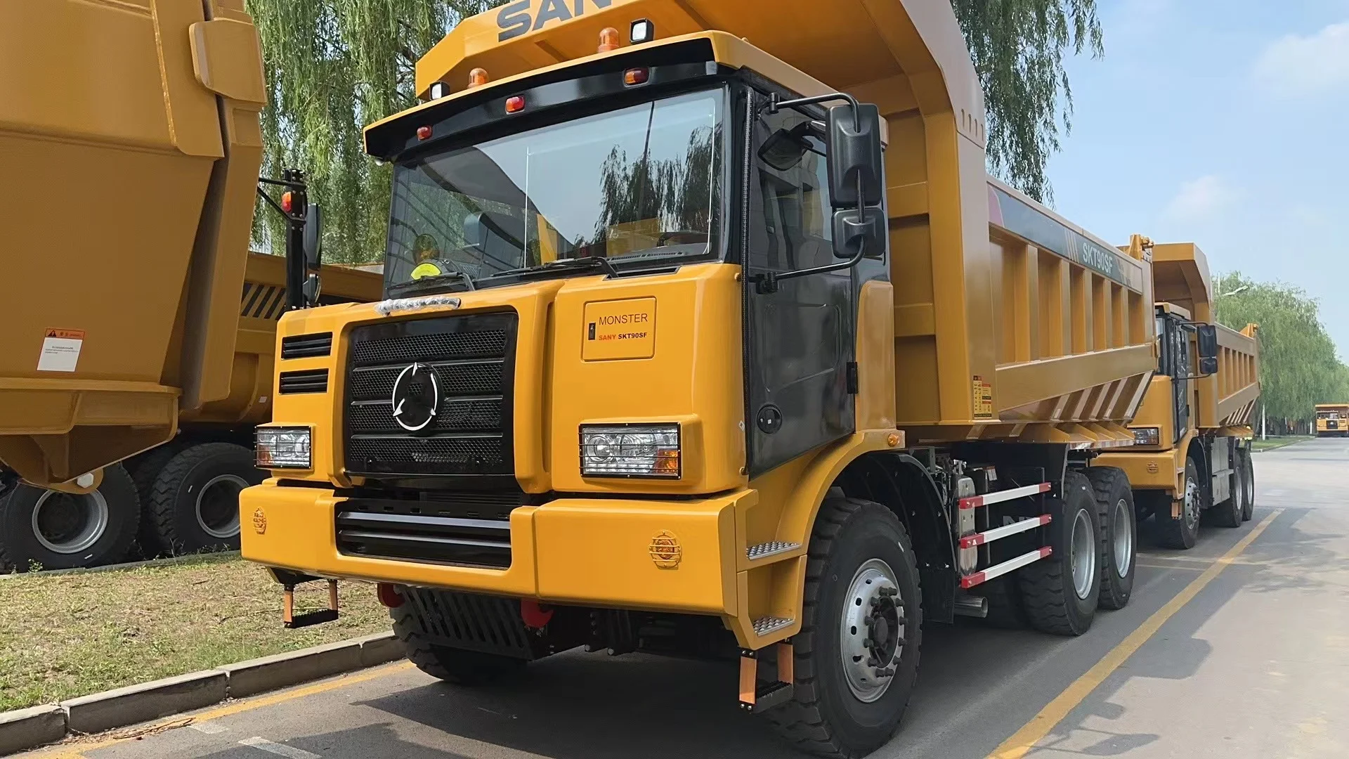 camion Otsun様 50 Ton off Road Mining Dump Truck SK90S - Top Seller in Uganda