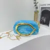 Blu (con motivo)
