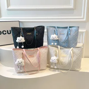 2026 New Arrival Simple Luxury Large Capacity Ladies Bag Ladies Fashion Leisure Tote Bag With Cloud Pendant
