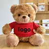 T-shirt marrone con orso rosso