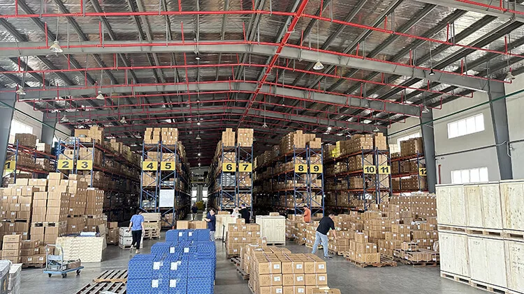 Large Stock Radiator V1702 V1903 V1902 V2003 for Kubota V2403 V2203 V1505 V2607 V3300 V3307 V3600 V3800 Engine Spare Parts