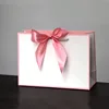 สีขาว