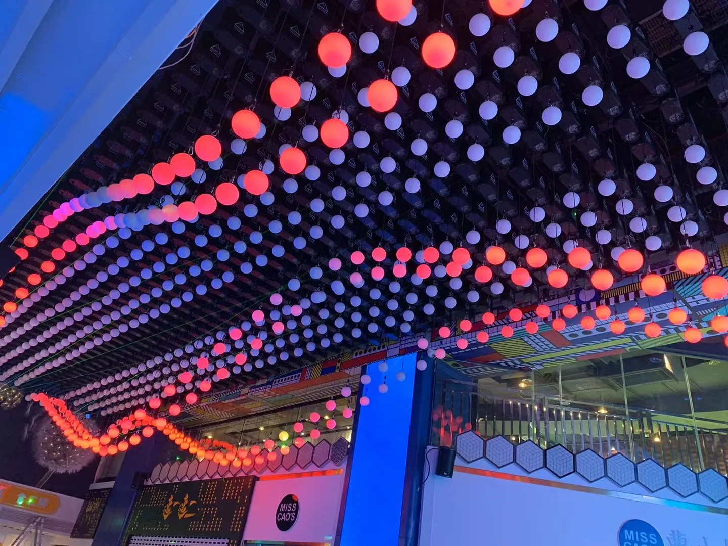 Amusement Color Changing Light Hanging Lifting DMX LED Kinetic Ball Pendant Led Light Motorized Led Lifting Light Ball