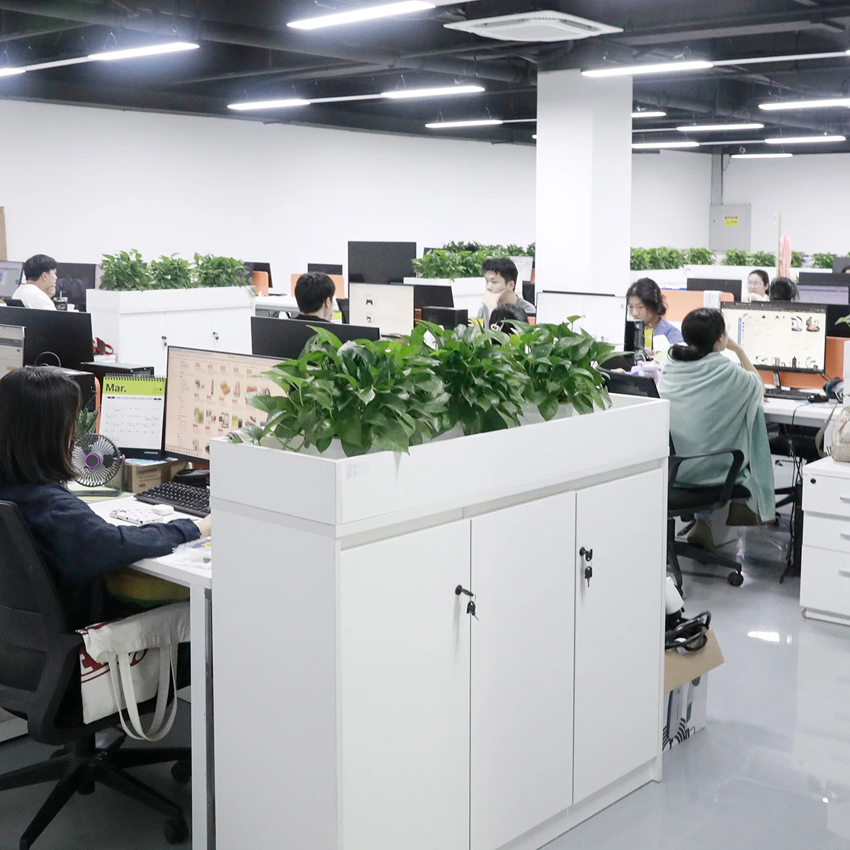 Shenzhen Hong Rong Xin Electronics Co., Ltd. 3