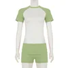 Traje verde claro de manga corta