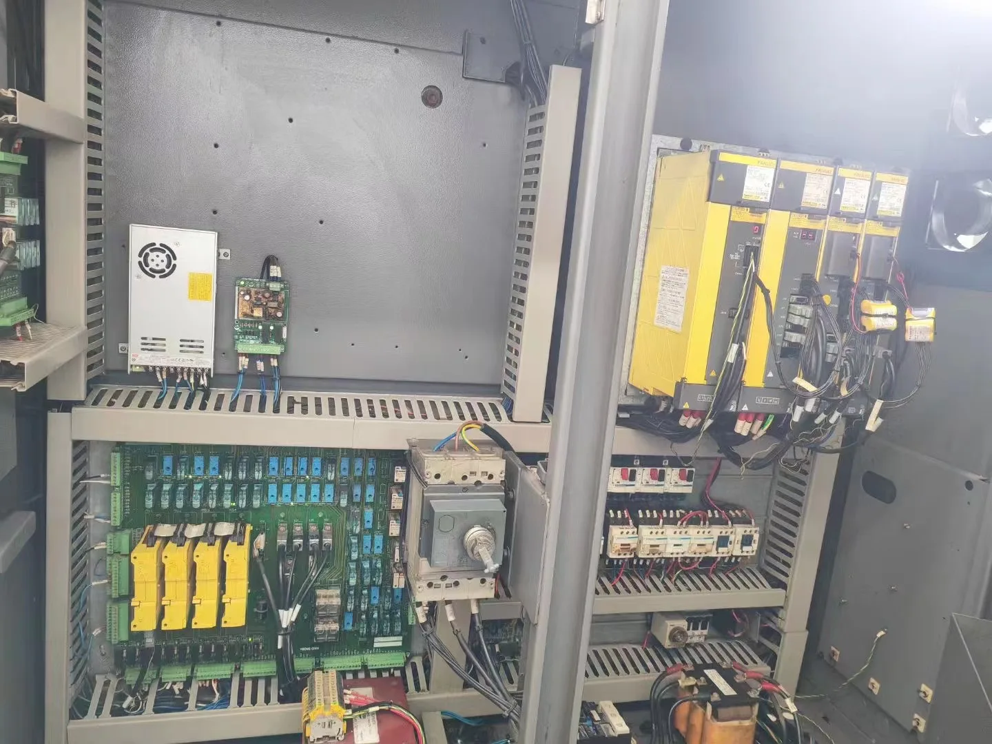 YCM FV65A Cnc Milling Machine for Sale 650 VMC Made in China Machining Center