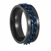 Anillo negro con cadena azul.