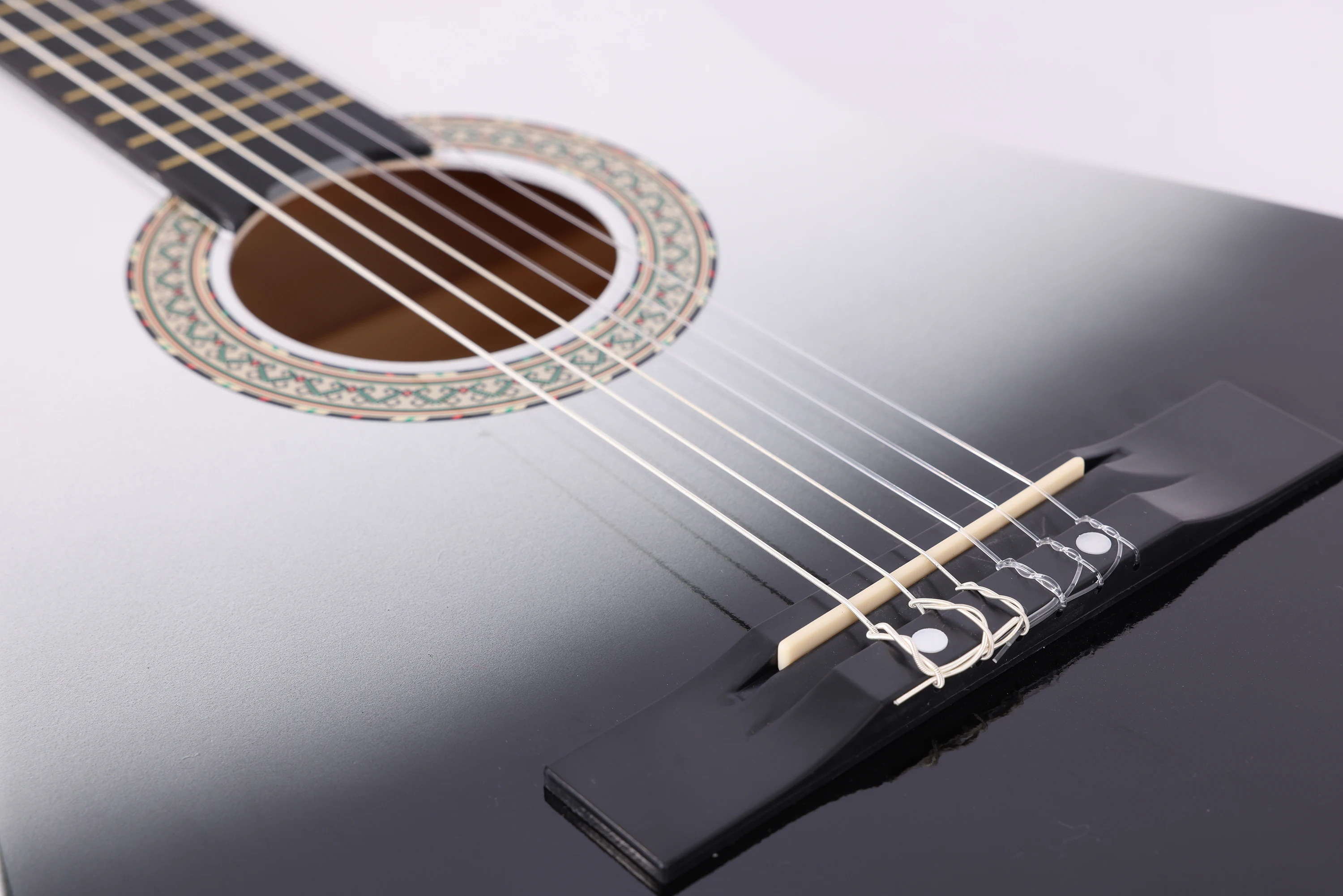 39 pouces haut de l'acier Cordes de guitare acoustique classique à la main  pour les débutants (CG-100) - Chine Guitare acoustique Guitare colorés et  de la guitare prix