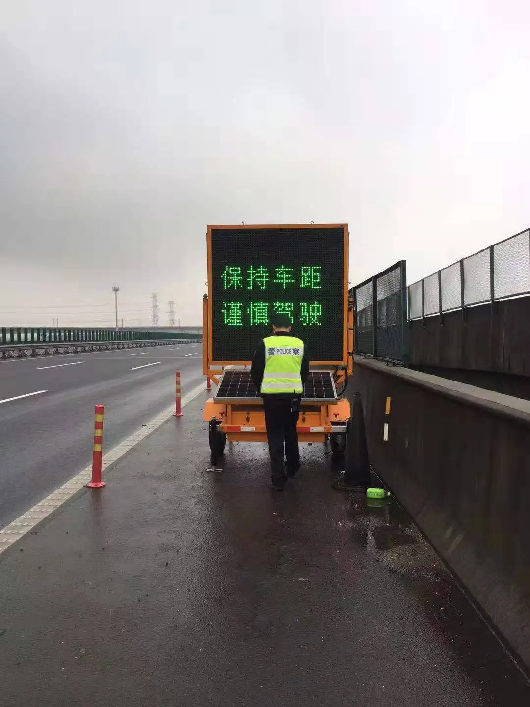 Mobile Variable Message Sign Solar Trailer Sign Portable Trailer Led