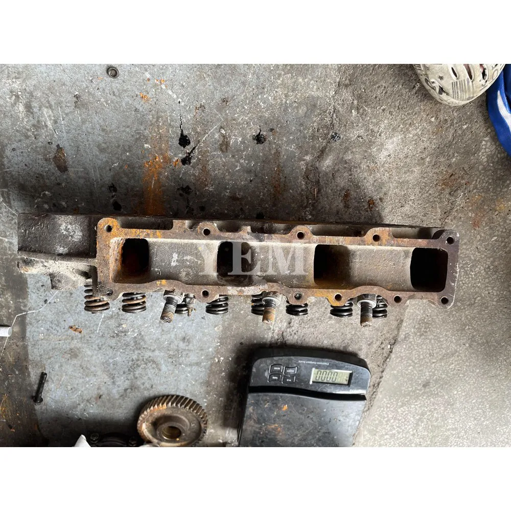 For Mitsubishi S4Q2 Cylinder Head Assy Used Engine Spare Parts 3