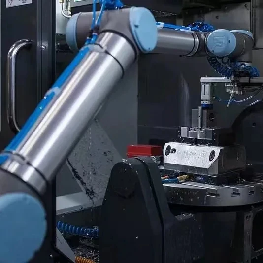 High Performance UR 20 Cobot with AIR PICK Gripper China Supplier Robotic Arm 20kg Payload for Stacking Weightlight Parts