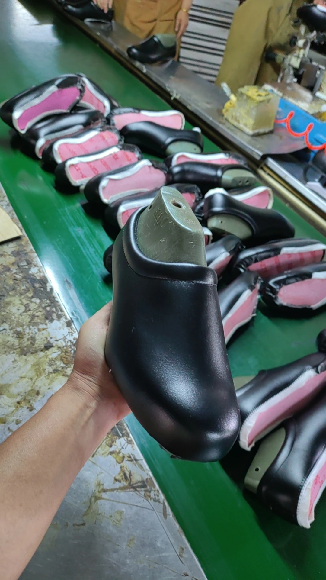 CEATSAFETV Men's Waterproof Oil-Proof Non-Slip Chef Shoes Ideal for  Kitchen Restaurant Work Shoes