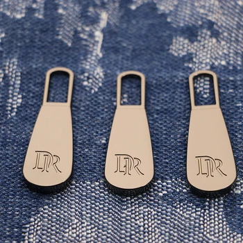 High quality custom design brand LOGO Environmental protection electroplating metal engraving logo zipper pull