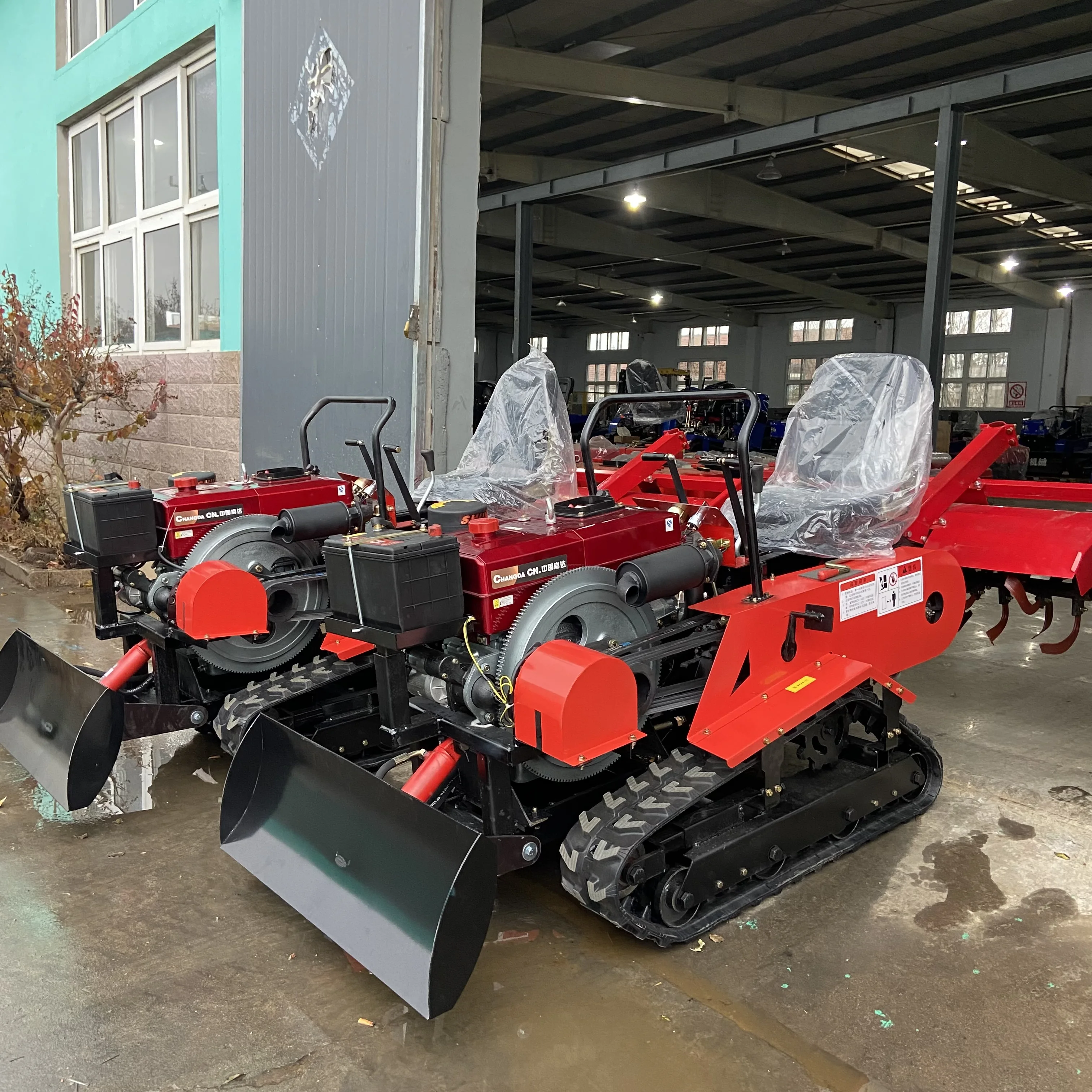 New Multi Functional Crawler Micro Tiller Self Propelled Rotary Tiller Ditching Small Agricultural Field Crawler Tractor