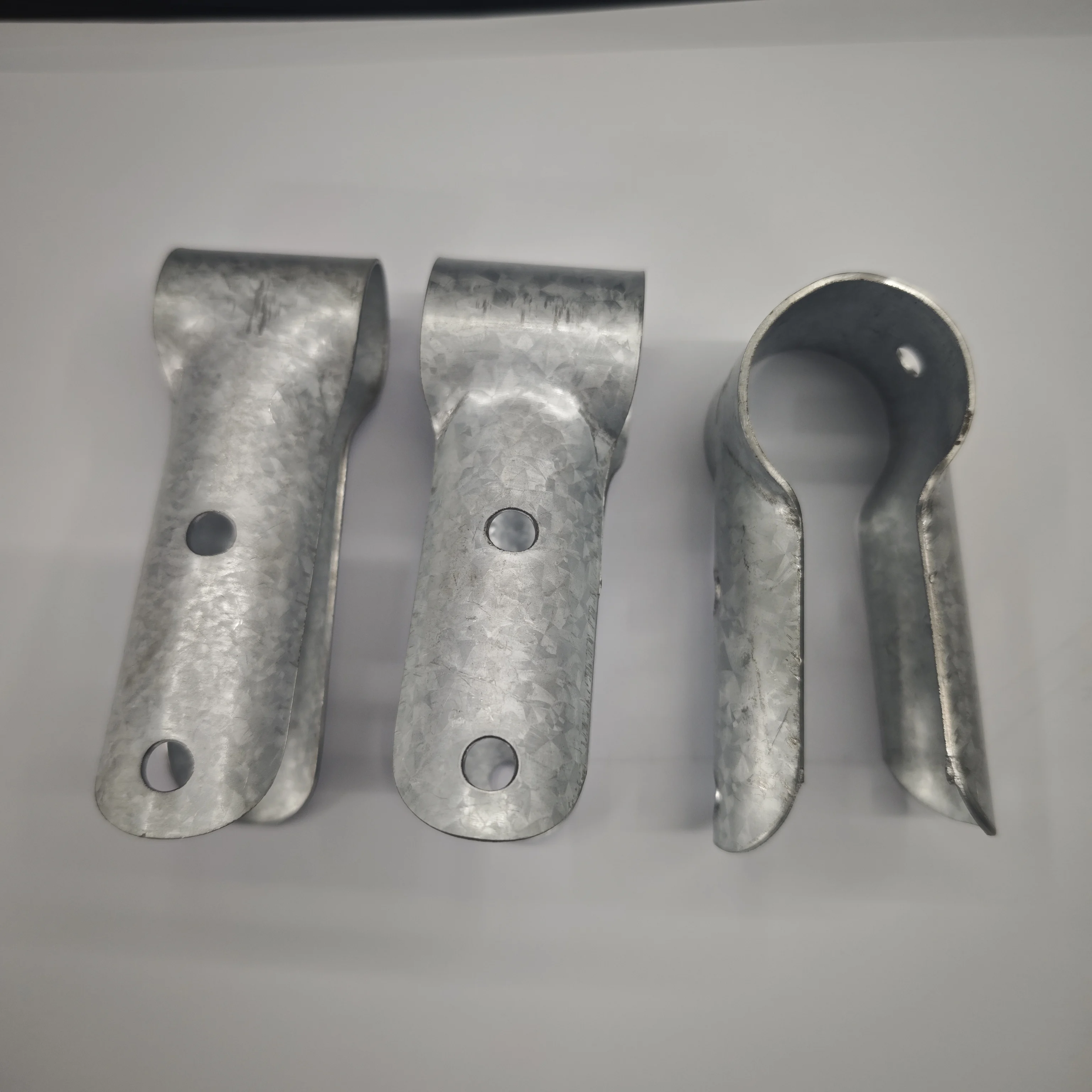 Greenhouse Accessories Galvanized 1.0mm Connector for Round Cross Pipe