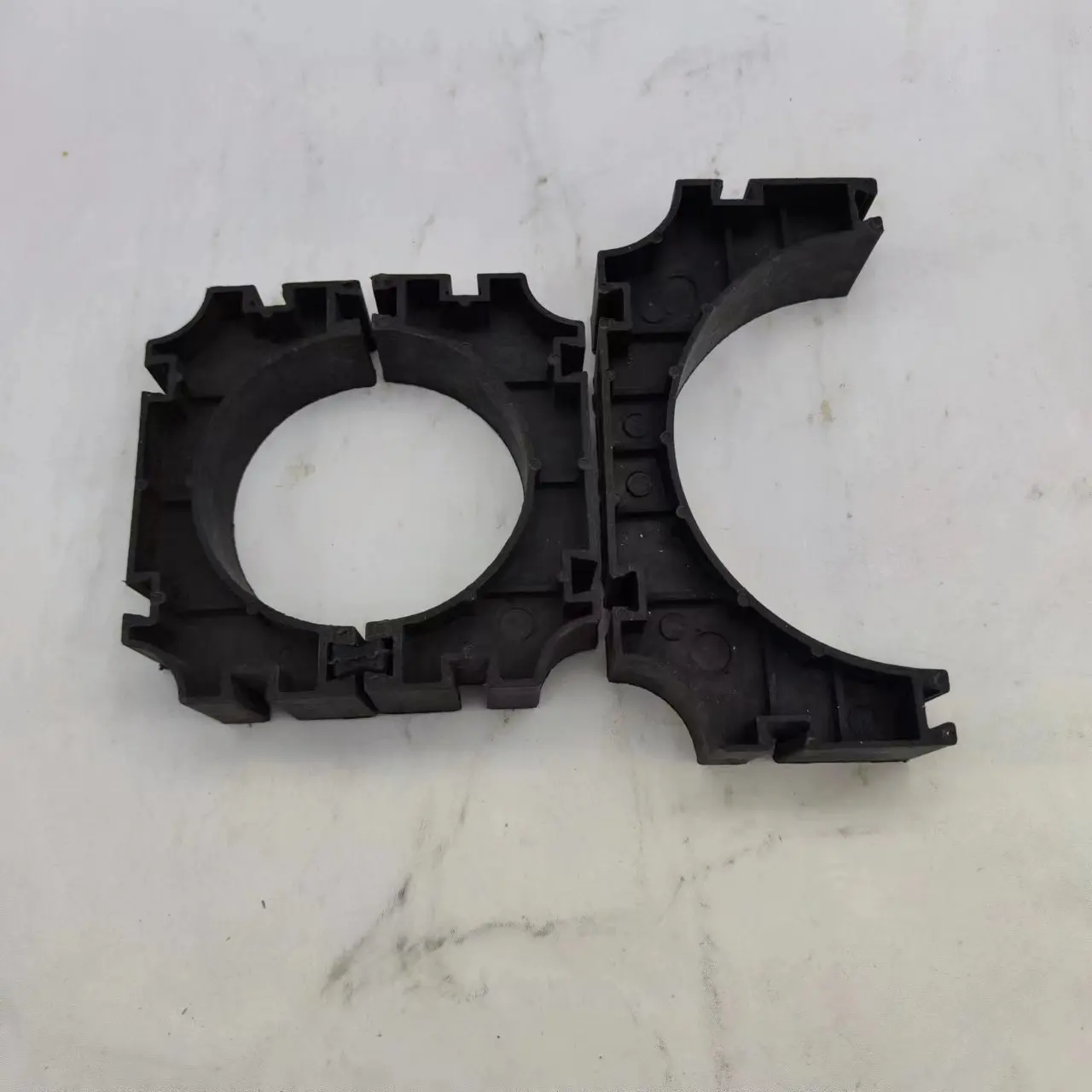 Plastic Conduit/Pipe Spacers and Pipe Separated Spacers for Building Materials