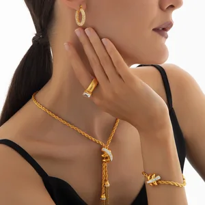 Ilona Simple Personality Chain Stainless Steel Jewelry Set Gold-Plated with Diamond Design Luxury Fashion for Women's Wedding