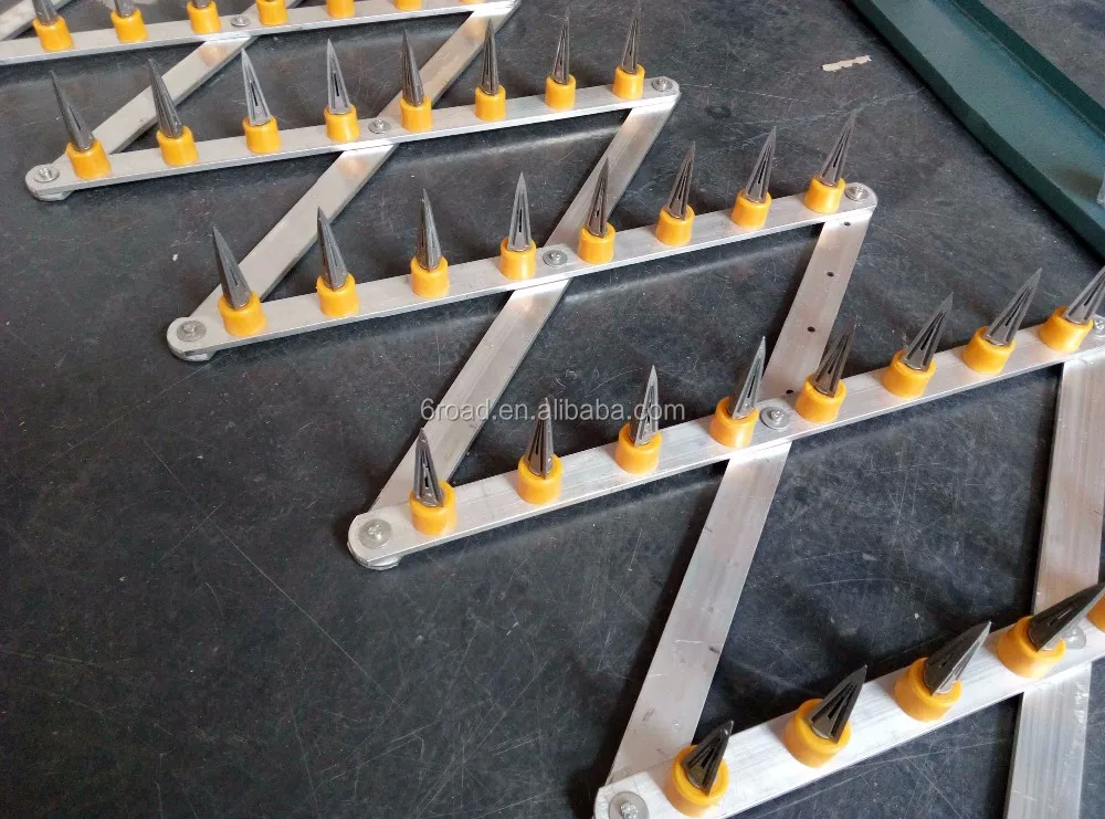 Portable case Packing Retractable Tyre Killer, Road Safety Stinger Spike Strips