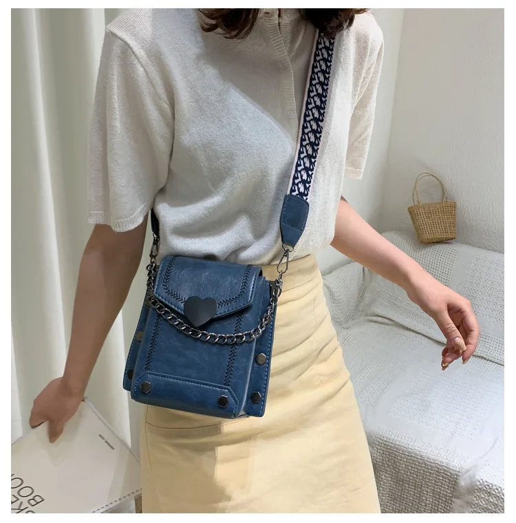 Fotos: De Zara a Bimba y Lola: 12 bolsos porta teléfono que son súper  tendencia y muy prácticos para primavera y verano | Mujer Hoy