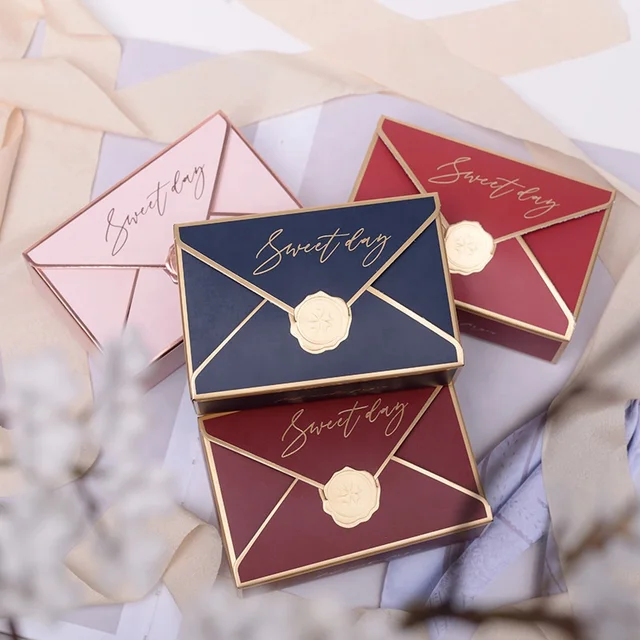 Free Sample Customized Candy Gift Box Matte Wedding Chocolate Packaging Hot Stamping UV Printing Food Grade Paper Box Chocolates