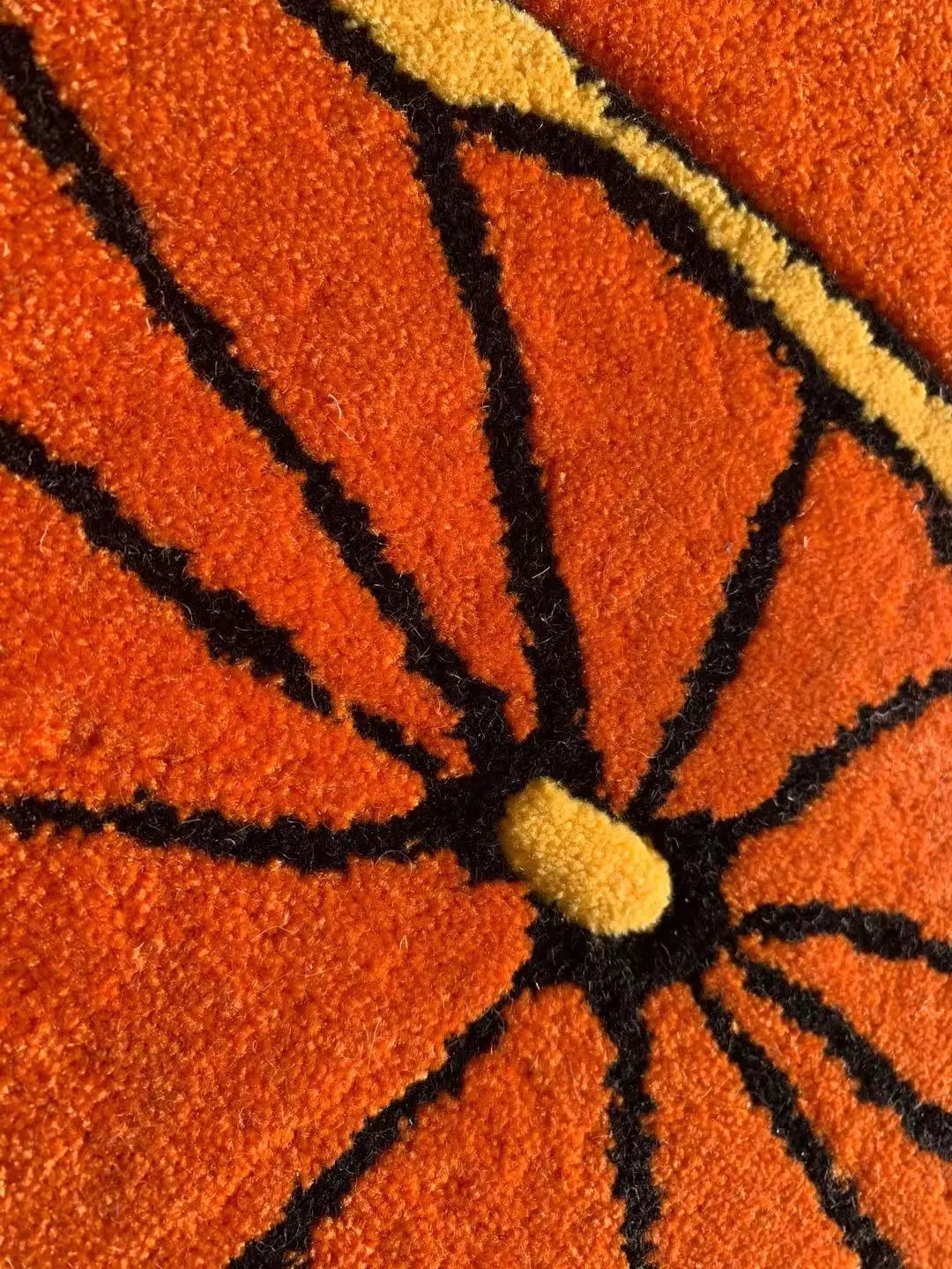 Tufted  Low Price Wholesale Factory Custom Shaped Handmade Die Cut Shape Character Rug