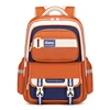 Mochila infantil naranja.