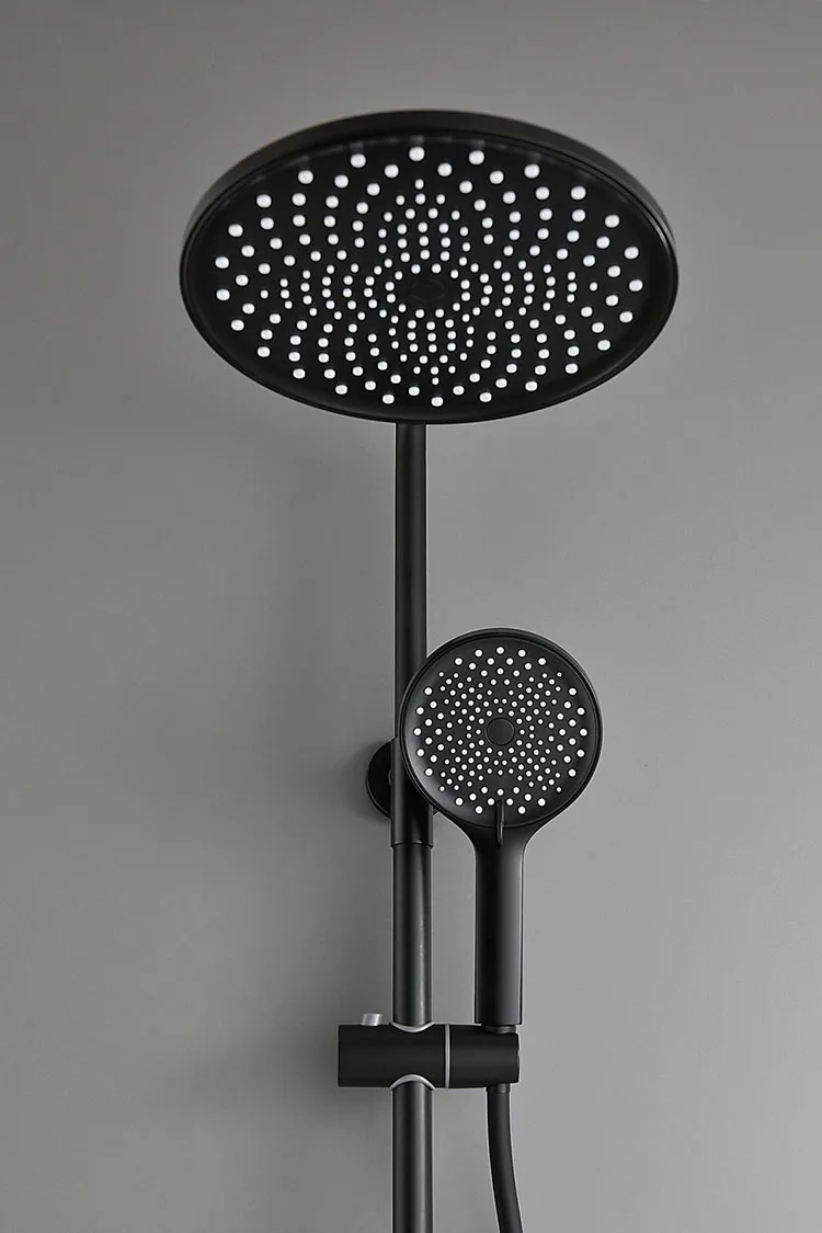 Sistema de ducha tipo lluvia montado en la pared de tres funciones con acabado superficial en color negro dorado cromado