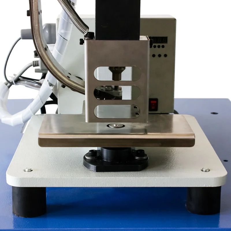 Semi Automatic Small Eyelet Press Grommet Machine Eyelet Riveting Machinery With Good Quality