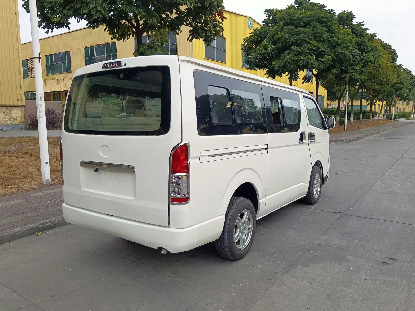 2024 Hiace Type Bus 15 Seats Mini Bus
