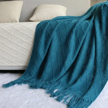 Christmas Gift Comfortable Office Wearable Blanket Knitted Sofa and Bed End Blanket with Tassels for Air Conditioning