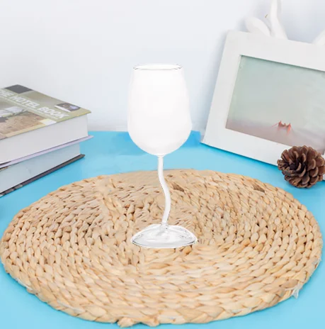 Wholesale Customized Colored Wine Glass Wine Champagne Cocktail Glass Cups With Unique Bottom