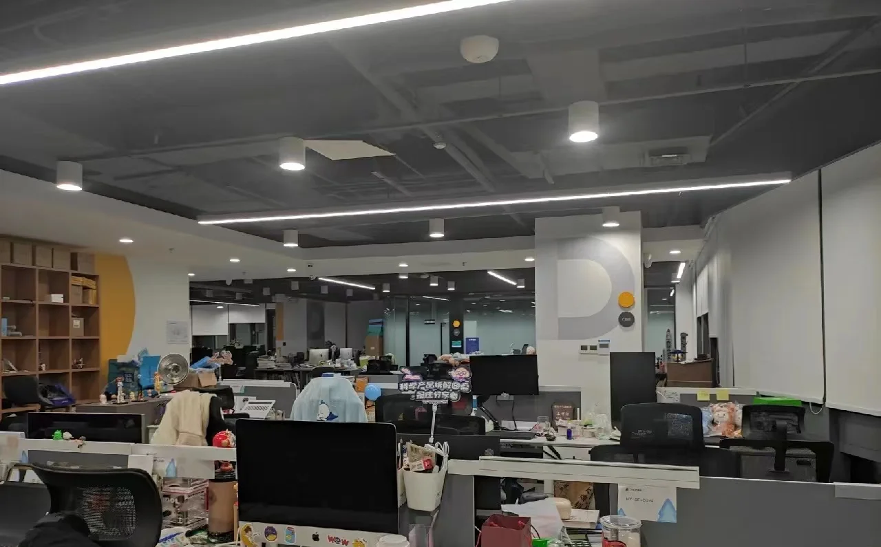 Yiwu Lanxun Trading Co., Ltd. 3