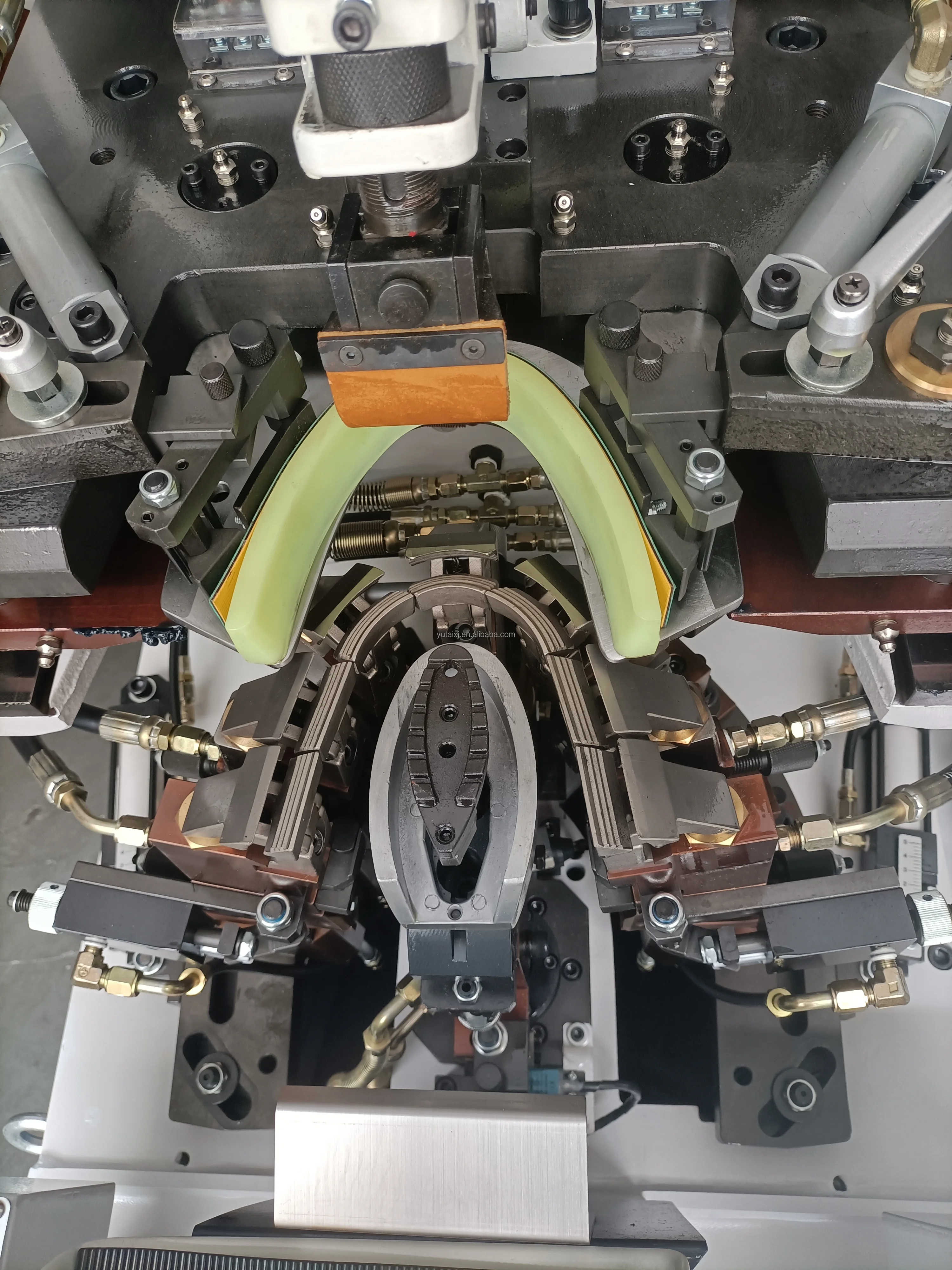 Shoe Making Machine - 9 Pincers Hydraulic Automatic Toe Lasting Machine